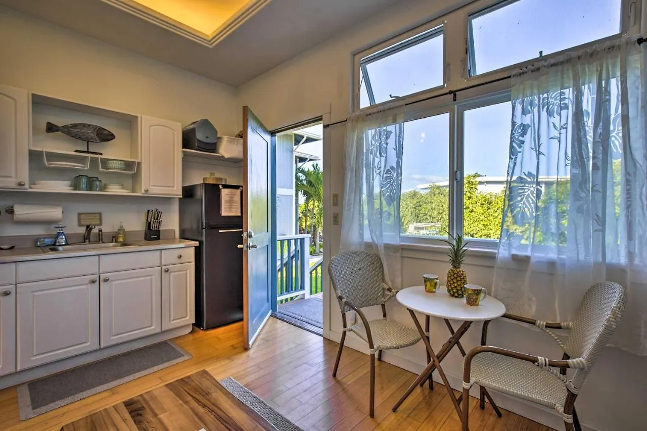 Kailua-Kona Cottage Less Than 1 Mile To Magic Sands Beach!